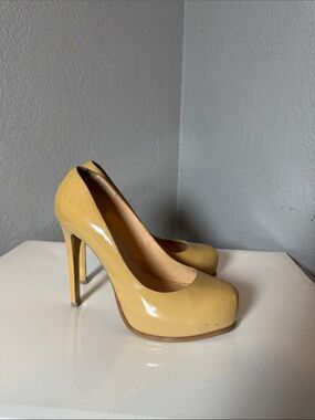 Steve Madden Glossy Mustard Yellow Patent Platform Pumps